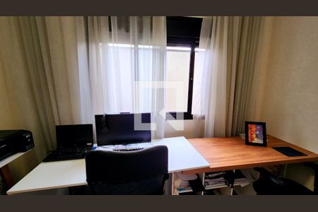 Casa à venda com 250m², 4 quartos e 4 vagas Casa à venda com 250m², 4 quartos e 4 vagasEscritório