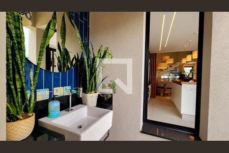 Casa à venda com 250m², 4 quartos e 4 vagas Casa à venda com 250m², 4 quartos e 4 vagasBanheiro