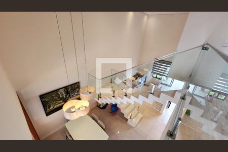 Casa à venda com 250m², 4 quartos e 4 vagas Casa à venda com 250m², 4 quartos e 4 vagasEscada