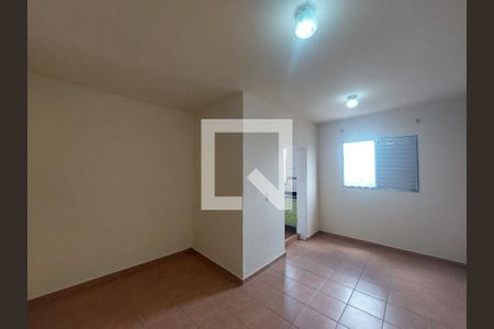 Quarto de casa para alugar com 1 quarto, 40m² em Piraporinha, São Paulo