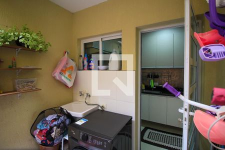 Casa à venda com 67m², 2 quartos e 1 vaga Casa à venda com 67m², 2 quartos e 1 vagaÁrea de Serviço