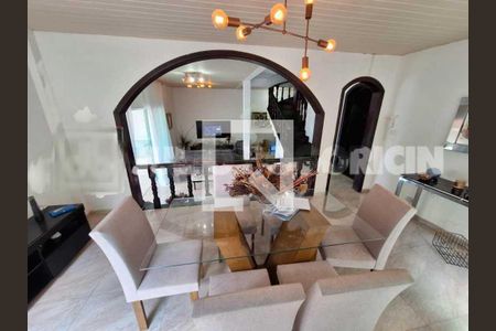 Casa à venda com 528m², 4 quartos e 3 vagas