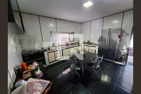 Casa à venda com 528m², 4 quartos e 3 vagas