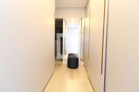 Closet da suíte de apartamento à venda com 1 quarto, 105m² em Itaim Bibi, São Paulo