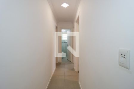 Corredor de apartamento para alugar com 3 quartos, 69m² em Vila Suzana, São Paulo