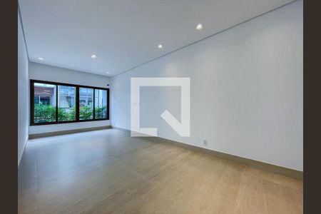 Casa à venda com 4 quartos, 435m² em Santo Amaro, São Paulo