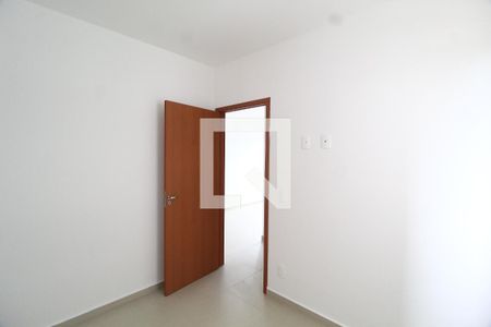 Quarto 1 de apartamento para alugar com 2 quartos, 48m² em Jardim Holanda, Uberlândia