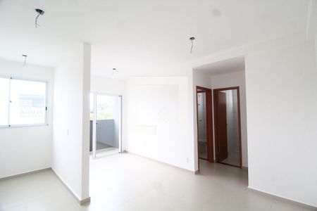 Sala de apartamento para alugar com 2 quartos, 48m² em Jardim Holanda, Uberlândia