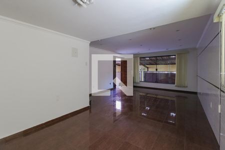 Sala de casa para alugar com 6 quartos, 322m² em Vila Dirce, Mauá