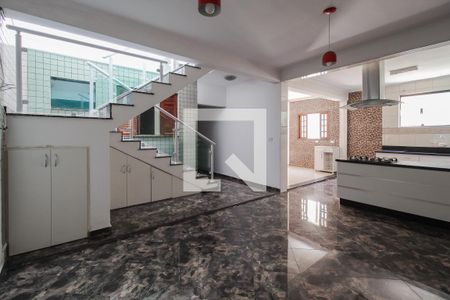 Sala de casa para alugar com 6 quartos, 322m² em Vila Dirce, Mauá