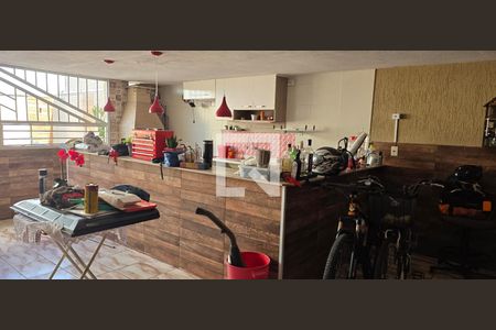 Casa à venda com 325m², 3 quartos e 5 vagas Casa à venda com 325m², 3 quartos e 5 vagasÁrea comum