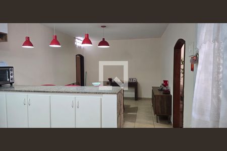 Casa à venda com 325m², 3 quartos e 5 vagas Casa à venda com 325m², 3 quartos e 5 vagasCozinha