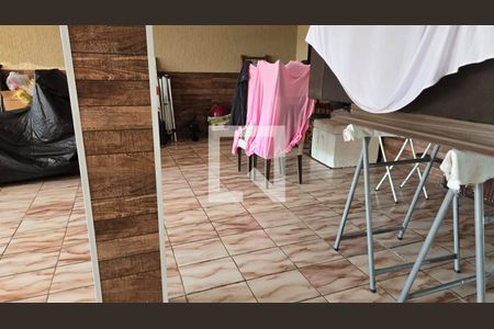 Casa à venda com 325m², 3 quartos e 5 vagas Casa à venda com 325m², 3 quartos e 5 vagasÁrea comum