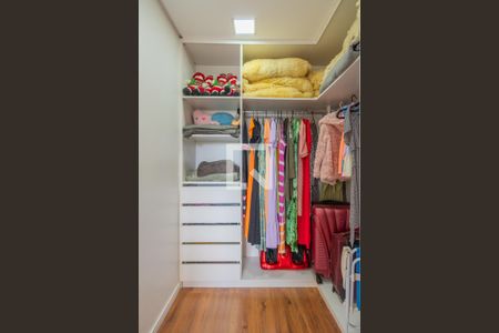 Casa à venda com 360m², 3 quartos e 8 vagas Casa à venda com 360m², 3 quartos e 8 vagasQuarto 2