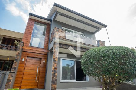 Casa à venda com 360m², 3 quartos e 8 vagas Casa à venda com 360m², 3 quartos e 8 vagasFachada