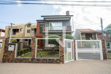 Casa à venda com 360m², 3 quartos e 8 vagas Casa à venda com 360m², 3 quartos e 8 vagasFachada