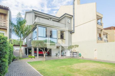 Casa à venda com 360m², 3 quartos e 8 vagas Casa à venda com 360m², 3 quartos e 8 vagasQuintal