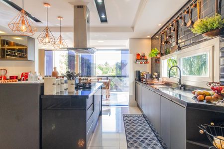 Casa à venda com 360m², 3 quartos e 8 vagas Casa à venda com 360m², 3 quartos e 8 vagasCozinha