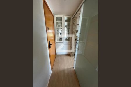 Hall de apartamento para alugar com 3 quartos, 98m² em Jardim Vinte E Cinco de Agosto, Duque de Caxias