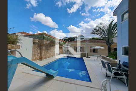 Casa à venda com 400m², 6 quartos e 3 vagas Casa à venda com 400m², 6 quartos e 3 vagasPiscina