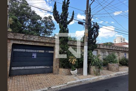 Casa à venda com 400m², 6 quartos e 3 vagas Casa à venda com 400m², 6 quartos e 3 vagasFachada