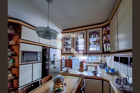 Casa à venda com 400m², 6 quartos e 3 vagas Casa à venda com 400m², 6 quartos e 3 vagasCozinha