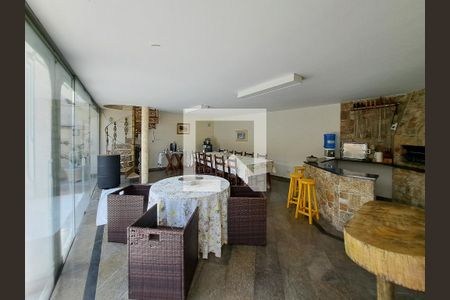 Casa à venda com 400m², 6 quartos e 3 vagas Casa à venda com 400m², 6 quartos e 3 vagasSala de Jantar