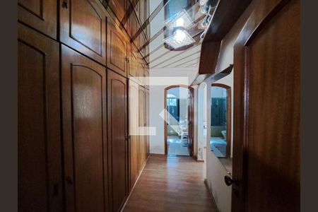 Casa à venda com 400m², 6 quartos e 3 vagas Casa à venda com 400m², 6 quartos e 3 vagasCloset