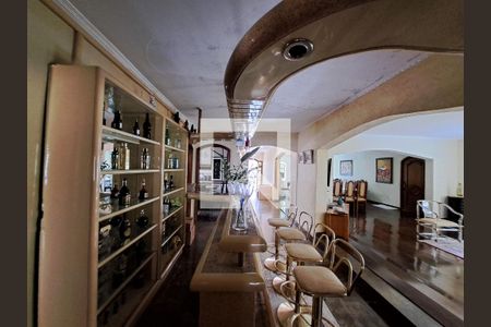 Casa à venda com 400m², 6 quartos e 3 vagas Casa à venda com 400m², 6 quartos e 3 vagasBar