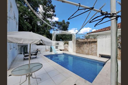 Casa à venda com 400m², 6 quartos e 3 vagas Casa à venda com 400m², 6 quartos e 3 vagasPiscina