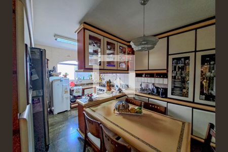Casa à venda com 400m², 6 quartos e 3 vagas Casa à venda com 400m², 6 quartos e 3 vagasCozinha