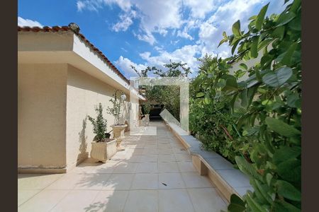 Casa à venda com 400m², 6 quartos e 3 vagas Casa à venda com 400m², 6 quartos e 3 vagasÁrea comum