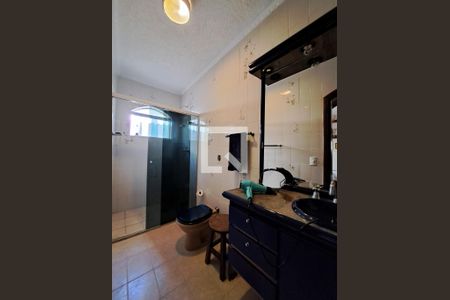 Casa à venda com 400m², 6 quartos e 3 vagas Casa à venda com 400m², 6 quartos e 3 vagasBanheiro da Suite 4