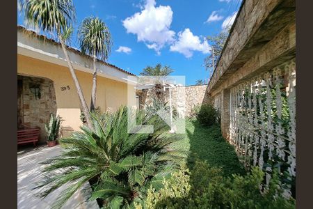 Casa à venda com 400m², 6 quartos e 3 vagas Casa à venda com 400m², 6 quartos e 3 vagasÁrea comum