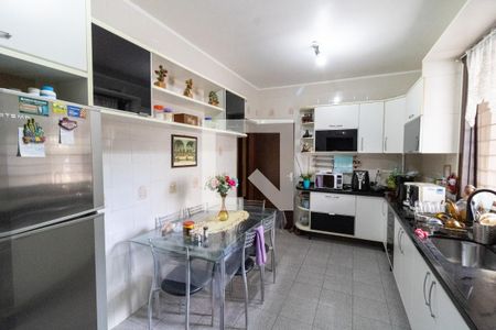 Casa para alugar com 265m², 4 quartos e 2 vagas Casa para alugar com 265m², 4 quartos e 2 vagasCozinha