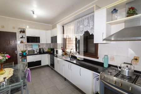 Casa para alugar com 265m², 4 quartos e 2 vagas Casa para alugar com 265m², 4 quartos e 2 vagasCozinha