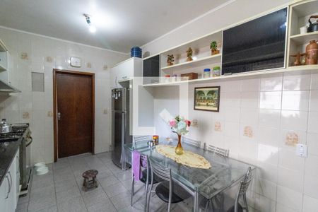 Casa para alugar com 265m², 4 quartos e 2 vagas Casa para alugar com 265m², 4 quartos e 2 vagasCozinha