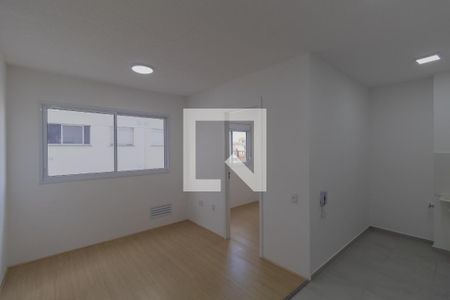 Sala/Cozinha/Área de Serviço de apartamento para alugar com 2 quartos, 35m² em Conjunto Residencial José Bonifácio, São Paulo