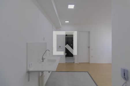 Sala/Cozinha/Área de Serviço de apartamento para alugar com 2 quartos, 35m² em Conjunto Residencial José Bonifácio, São Paulo