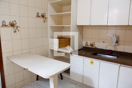 Casa à venda com 170m², 2 quartos e 2 vagas Casa à venda com 170m², 2 quartos e 2 vagasCozinha