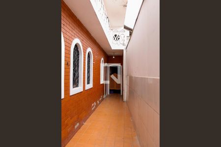 Casa à venda com 170m², 2 quartos e 2 vagas Casa à venda com 170m², 2 quartos e 2 vagasCorredor