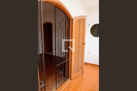 Casa à venda com 170m², 2 quartos e 2 vagas Casa à venda com 170m², 2 quartos e 2 vagasSacada