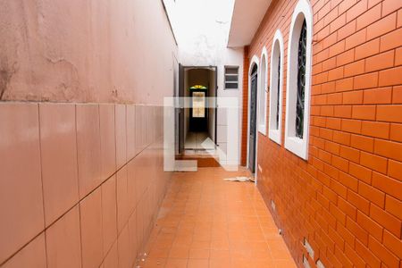 Casa à venda com 170m², 2 quartos e 2 vagas Casa à venda com 170m², 2 quartos e 2 vagasCorredor