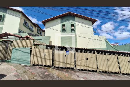Casa à venda com 72m², 2 quartos e 1 vaga Casa à venda com 72m², 2 quartos e 1 vagaFachada