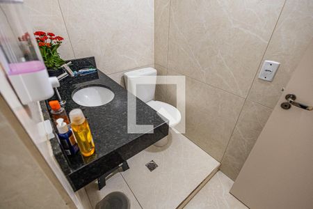 Casa à venda com 72m², 2 quartos e 1 vaga Casa à venda com 72m², 2 quartos e 1 vagaBanheiro