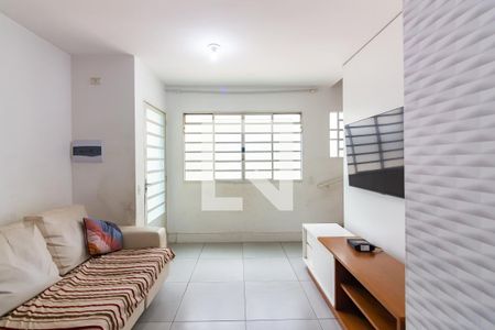 Sala de casa de condomínio à venda com 2 quartos, 65m² em Santa Maria, Osasco