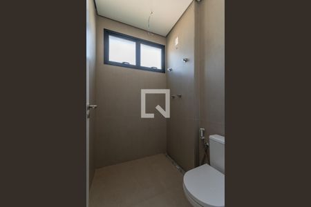 Casa de condomínio à venda com 470m², 4 quartos e 2 vagas Casa de condomínio à venda com 470m², 4 quartos e 2 vagasBanheiro Semi Suítes