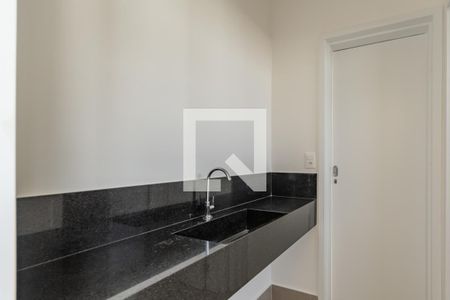 Casa de condomínio à venda com 470m², 4 quartos e 2 vagas Casa de condomínio à venda com 470m², 4 quartos e 2 vagasBanheiro Semi Suítes