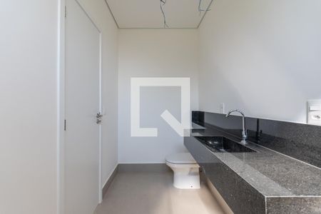 Casa de condomínio à venda com 470m², 4 quartos e 2 vagas Casa de condomínio à venda com 470m², 4 quartos e 2 vagasBanheiro Suíte