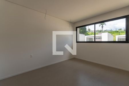 Casa de condomínio à venda com 470m², 4 quartos e 2 vagas Casa de condomínio à venda com 470m², 4 quartos e 2 vagasSemi Suíte 1